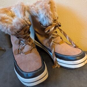 Target Women’s Faux Fur Trim Tan Winter Snow Boots Sz 8